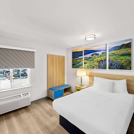 Days Inn & Suites By Wyndham Rochester South Екстериор снимка