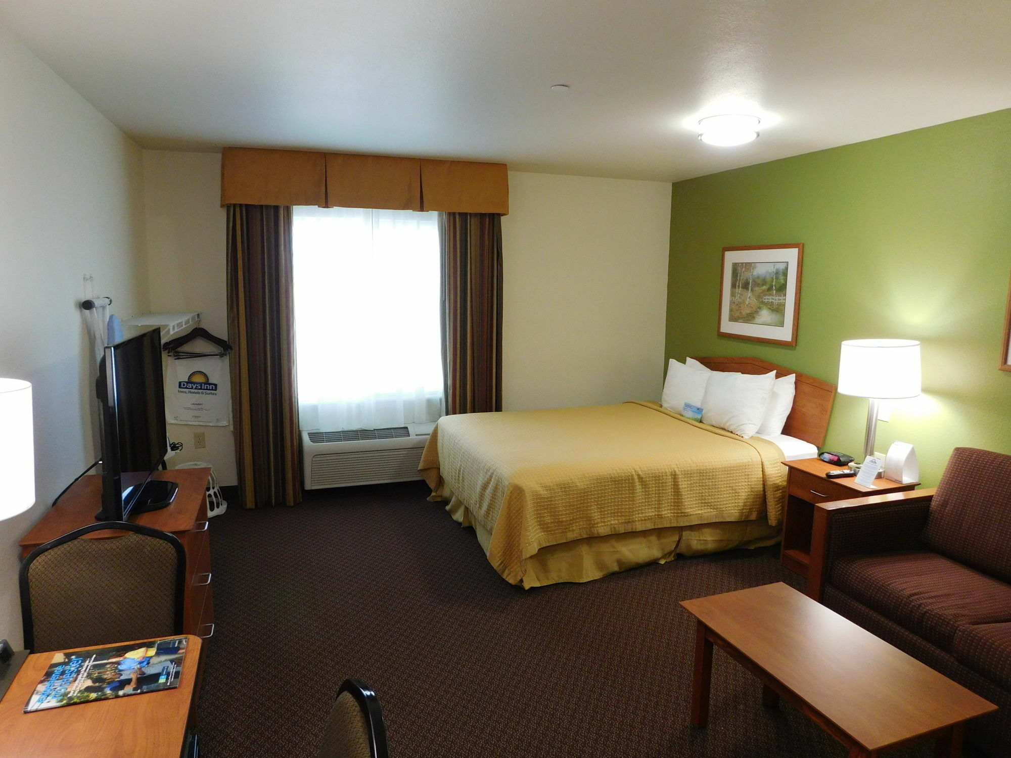 Days Inn & Suites By Wyndham Rochester South Екстериор снимка