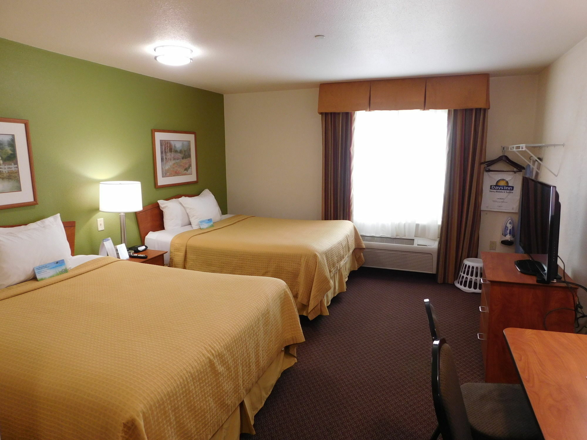 Days Inn & Suites By Wyndham Rochester South Екстериор снимка