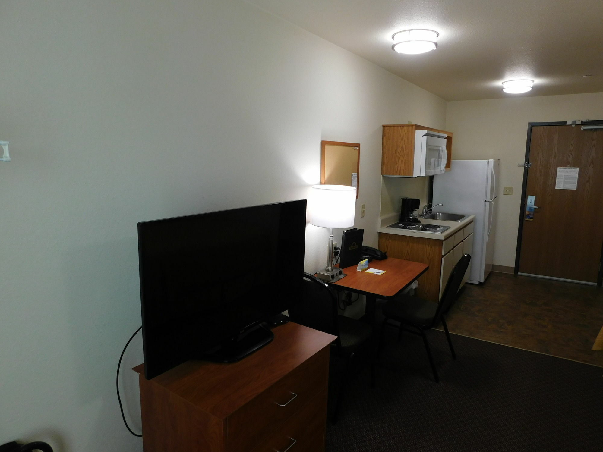 Days Inn & Suites By Wyndham Rochester South Екстериор снимка