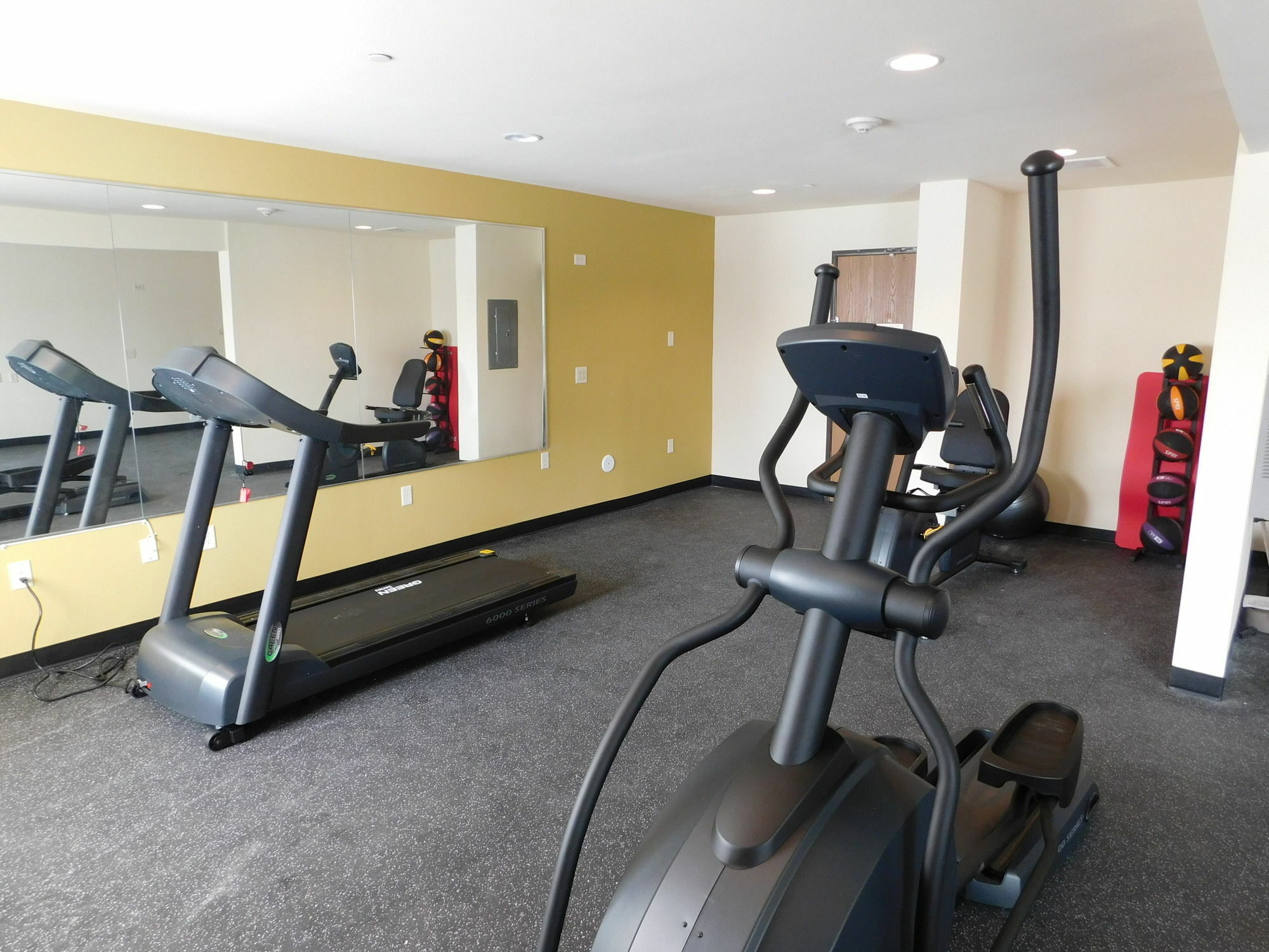 Days Inn & Suites By Wyndham Rochester South Екстериор снимка