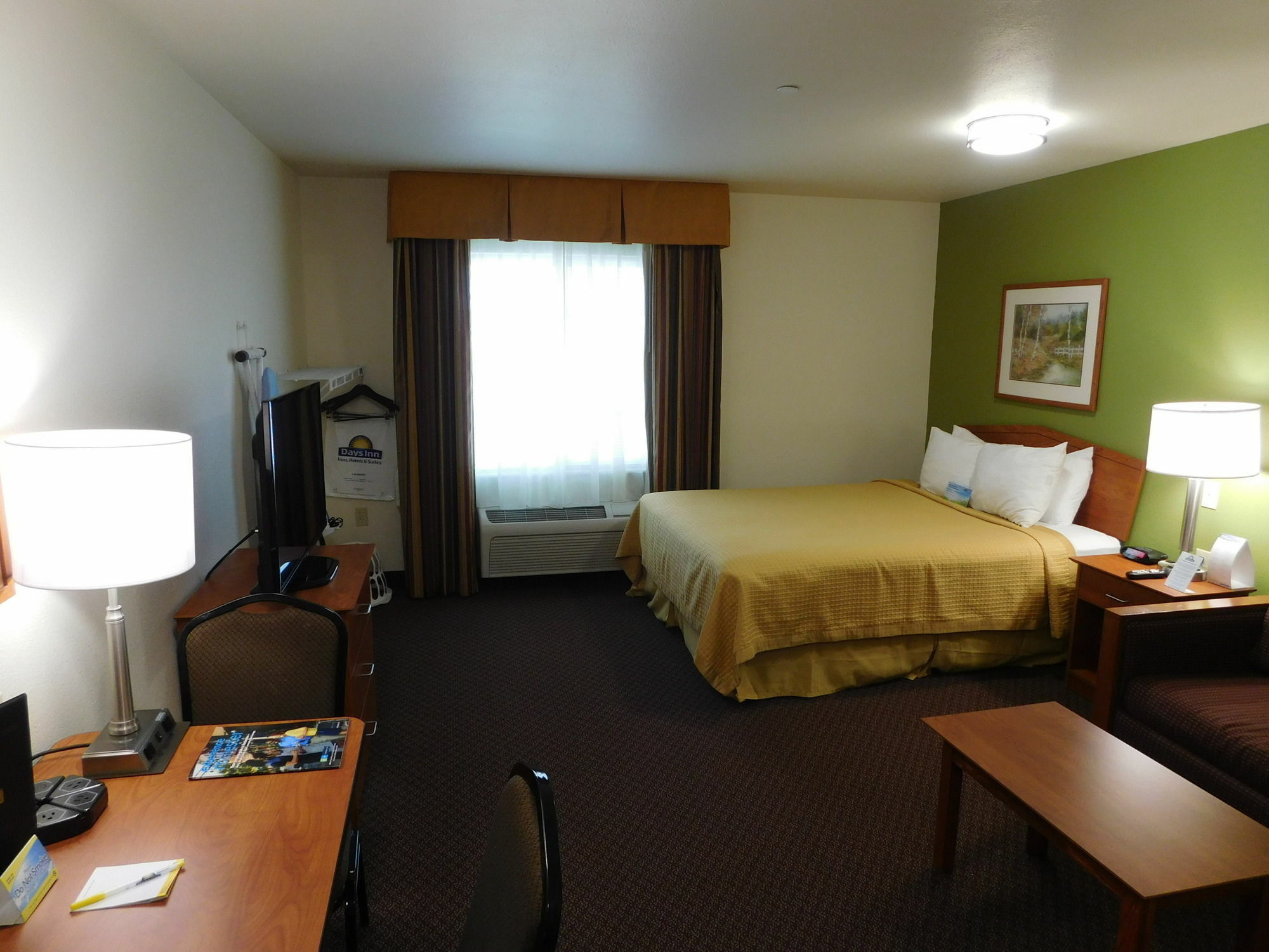 Days Inn & Suites By Wyndham Rochester South Екстериор снимка